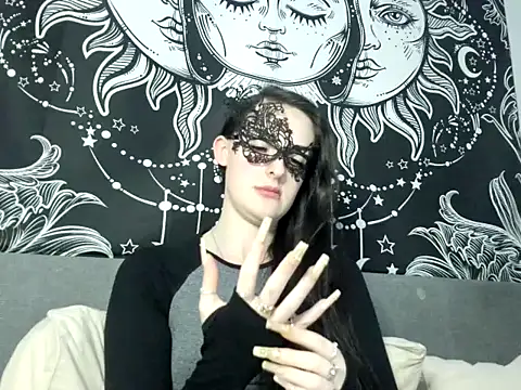 LexiSnowUK online show from February 6, 9:22 am