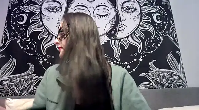 LexiSnowUK online show from February 26, 9:42 am