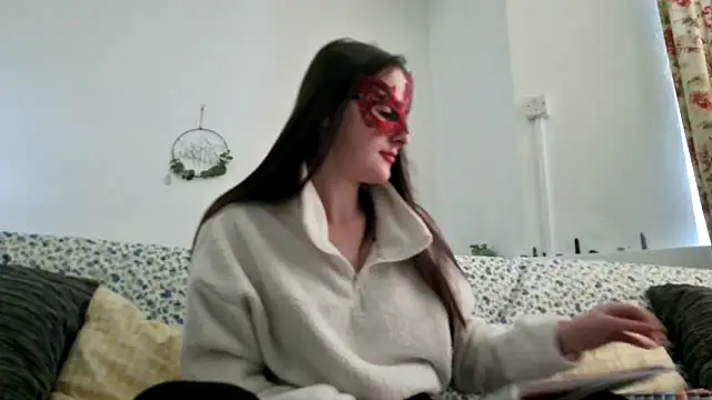 LexiSnowUK online show from December 4, 12:36 pm