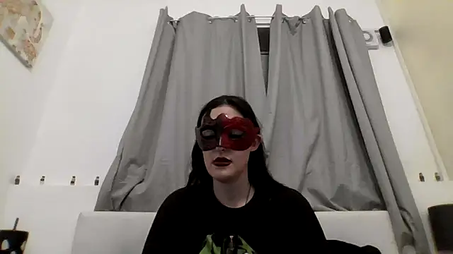 LexiSnowUK online show from December 13, 9:20 pm