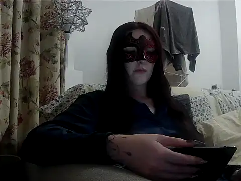 LexiSnowUK online show from February 5, 9:41 pm