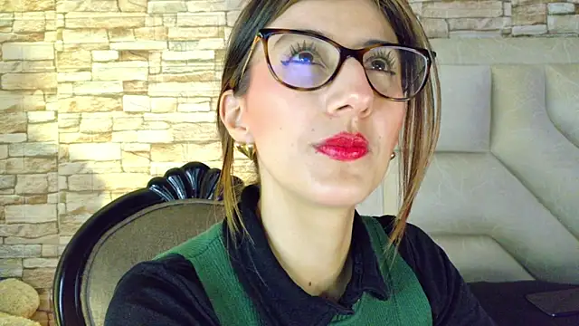 Snapshot of _jade_white_ chatting on May 29, 1:31 pm jade white online show from May 29, 1:31 pm