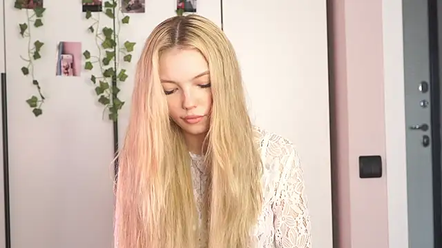 Snapshot of norakisses chatting on May 13, 7:28 am norakisses online show from May 13, 7:28 am
