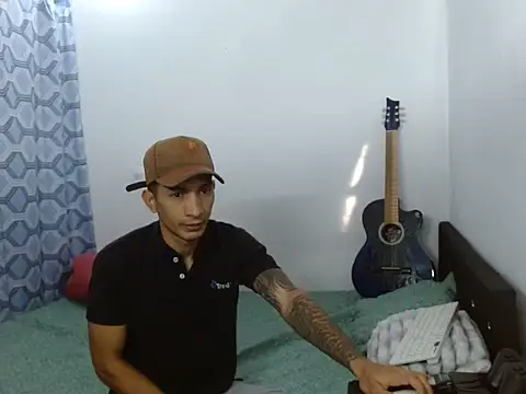 Snapshot of latino_hotxxx chatting on November 12, 2:17 pm latino hotxxx online show from November 12, 2:17 pm