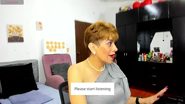 Snapshot of Angelina_Stone_65 chatting on May 7, 12:38 am Angelina Stone 65 online show from May 7, 12:38 am