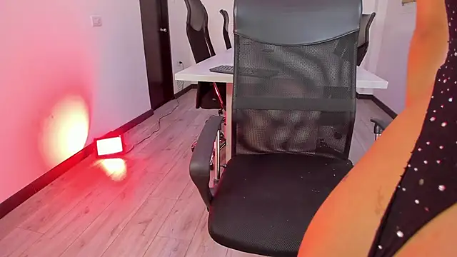 NairobiLee online show from December 20, 11:50 am