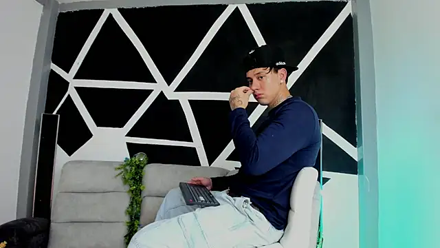 JUSTIN FULLER1 online show from November 8, 12:11 am