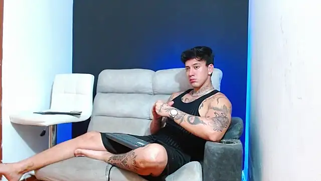 JUSTIN FULLER1 online show from April 29, 3:54 am