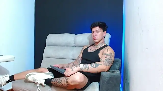 Snapshot of JUSTIN_FULLER1 chatting on June 11, 12:32 am JUSTIN FULLER1 online show from June 11, 12:32 am