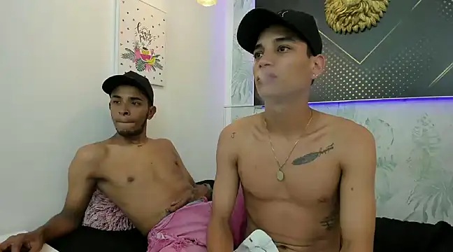 Snapshot of JordanAndAndrew chatting on January 3, 7:39 pm JordanAndAndrew online show from January 3, 7:39 pm