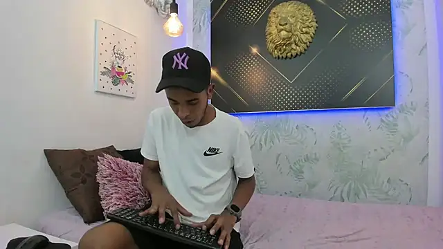 Snapshot of JordanAndAndrew chatting on January 17, 7:38 pm JordanAndAndrew online show from January 17, 7:38 pm