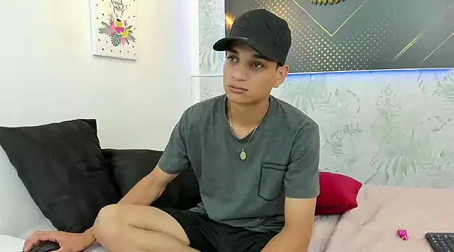 Snapshot of JordanAndAndrew chatting on January 27, 7:24 pm JordanAndAndrew online show from January 27, 7:24 pm