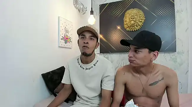 Snapshot of JordanAndAndrew chatting on March 10, 7:50 pm JordanAndAndrew online show from March 10, 7:50 pm