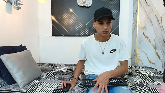 Snapshot of JordanAndAndrew chatting on September 19, 7:36 pm JordanAndAndrew online show from September 19, 7:36 pm