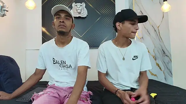 Snapshot of JordanAndAndrew chatting on October 5, 8:07 pm JordanAndAndrew online show from October 5, 8:07 pm