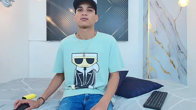 Snapshot of JordanAndAndrew chatting on October 8, 9:01 pm JordanAndAndrew online show from October 8, 9:01 pm