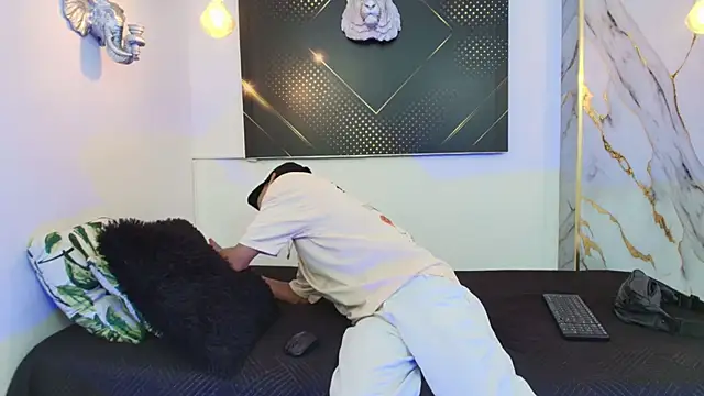 Snapshot of JordanAndAndrew chatting on October 29, 8:43 pm JordanAndAndrew online show from October 29, 8:43 pm