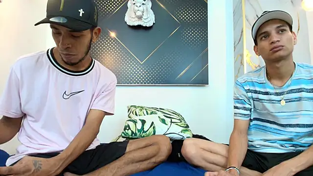 Snapshot of JordanAndAndrew chatting on December 3, 9:24 pm JordanAndAndrew online show from December 3, 9:24 pm