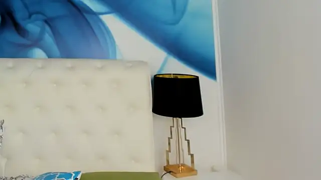 SkinnyDolly online show from February 4, 4:05 am