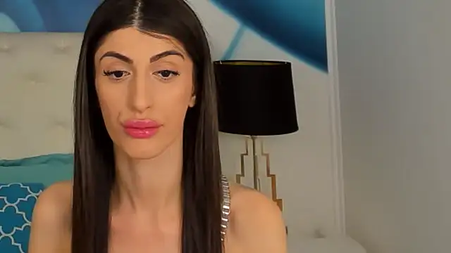 SkinnyDolly online show from March 3, 9:15 pm