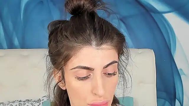 SkinnyDolly online show from October 11, 2:00 am