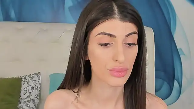 SkinnyDolly online show from January 8, 8:00 pm