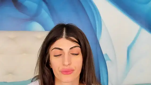 SkinnyDolly online show from February 4, 10:26 pm