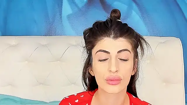 SkinnyDolly online show from February 5, 10:03 pm