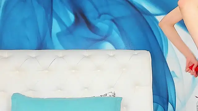 SkinnyDolly online show from May 2, 4:06 am