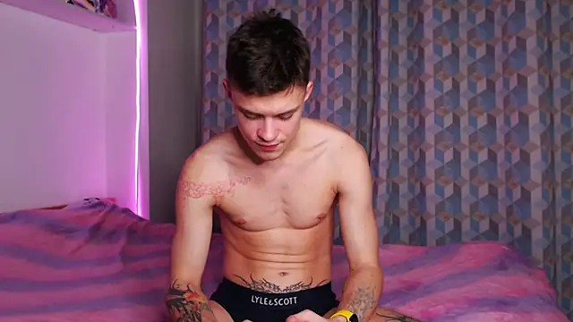 hornyadamsex online show from November 20, 9:25 pm