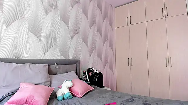 Snapshot of Bambiii_bby chatting on February 5, 6:13 am Bambiii bby online show from February 5, 6:13 am