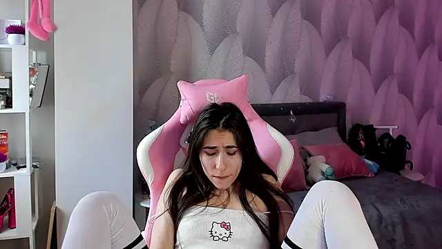 Snapshot of Bambiii_bby chatting on February 14, 3:11 am Bambiii bby online show from February 14, 3:11 am