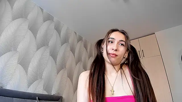 Snapshot of Bambiii_bby chatting on February 17, 9:46 am Bambiii bby online show from February 17, 9:46 am