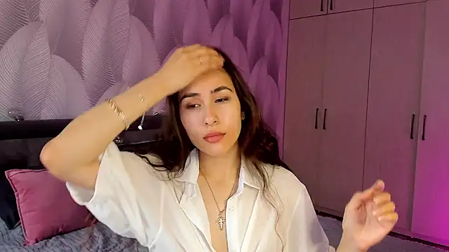 Snapshot of Bambiii_bby chatting on October 2, 2:29 am Bambiii bby online show from October 2, 2:29 am