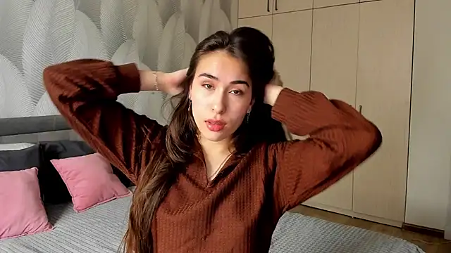 Snapshot of Bambiii_bby chatting on April 15, 2:40 am Bambiii bby online show from April 15, 2:40 am