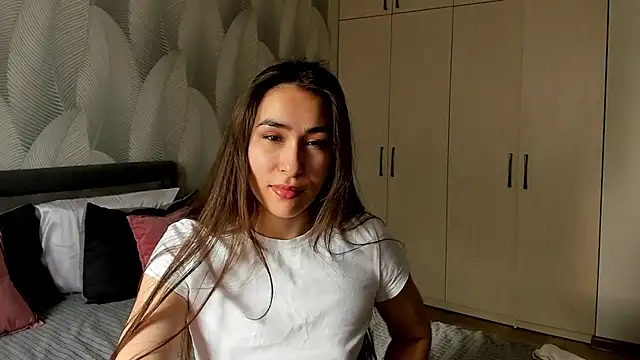 Snapshot of Bambiii_bby chatting on April 20, 2:14 am Bambiii bby online show from April 20, 2:14 am
