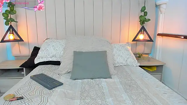 JulianaWaldo online show from January 28, 1:27 pm