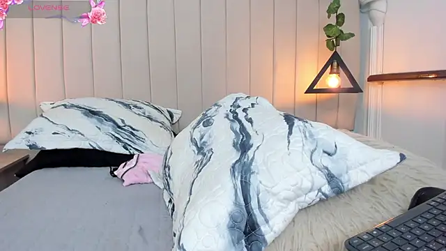 JulianaWaldo online show from January 30, 4:24 pm