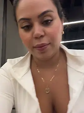 Snapshot of lariic chatting on May 22, 5:18 pm lariic online show from May 22, 5:18 pm
