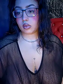 Snapshot of TattooedJenn chatting on February 22, 11:46 pm TattooedJenn online show from February 22, 11:46 pm