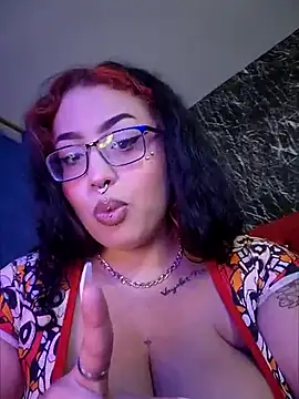 Snapshot of TattooedJenn chatting on March 8, 6:21 am TattooedJenn online show from March 8, 6:21 am