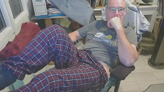 bogland33 online show from March 10, 10:45 pm