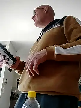 bogland33 online show from March 17, 12:46 pm