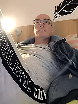 bogland33 online show from September 15, 7:58 pm