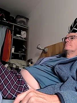 bogland33 online show from September 25, 4:54 pm