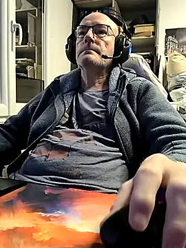 bogland33 online show from November 1, 6:10 pm