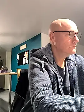 bogland33 online show from November 3, 7:37 pm