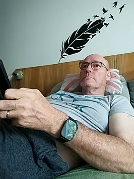 Snapshot of bogland33 chatting on July 3, 5:52 pm bogland33 online show from July 3, 5:52 pm
