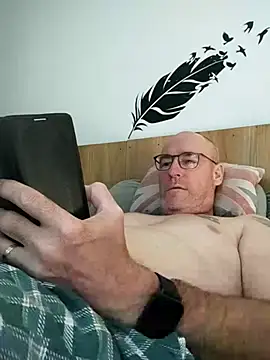Snapshot of bogland33 chatting on July 10, 6:32 pm bogland33 online show from July 10, 6:32 pm