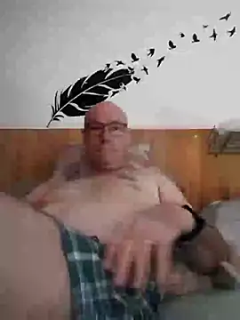 Snapshot of bogland33 chatting on July 19, 6:44 pm bogland33 online show from July 19, 6:44 pm